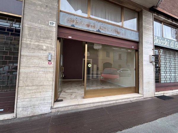 negozio in affitto a Legnano