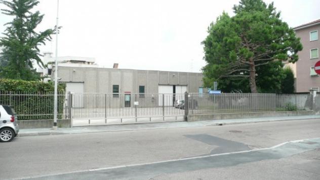 locale commerciale in affitto a Legnano