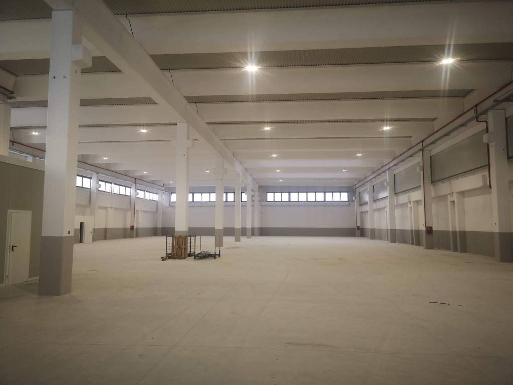 capannone in affitto a Legnano
