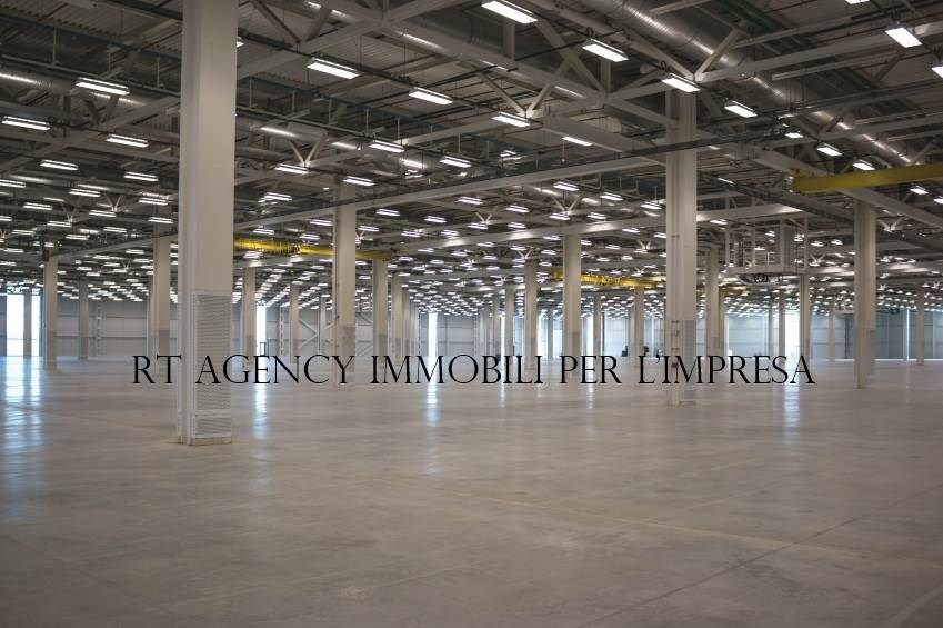 locale commerciale in affitto a Legnano