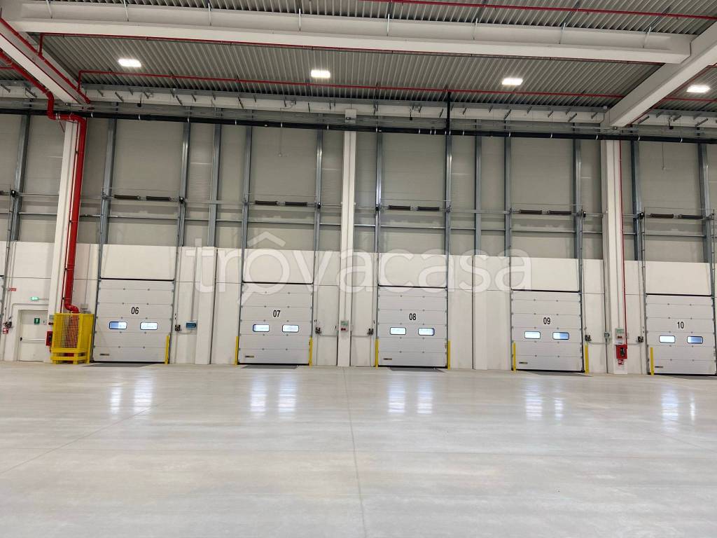 capannone in affitto a Legnano