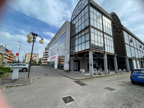 negozio in affitto a Legnano