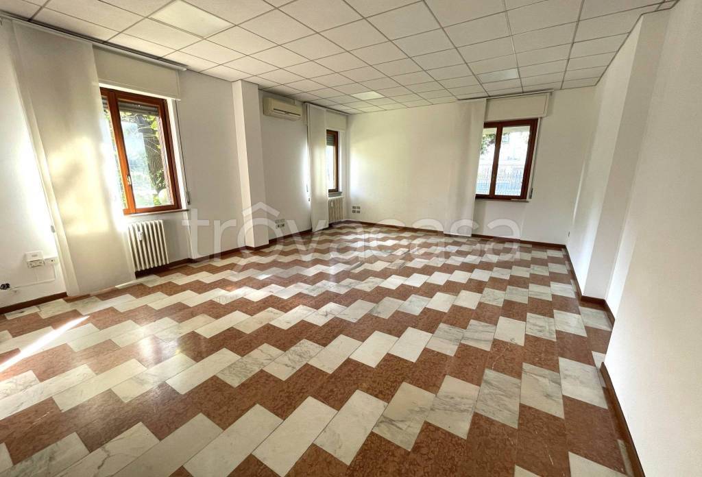 ufficio in affitto a Legnano