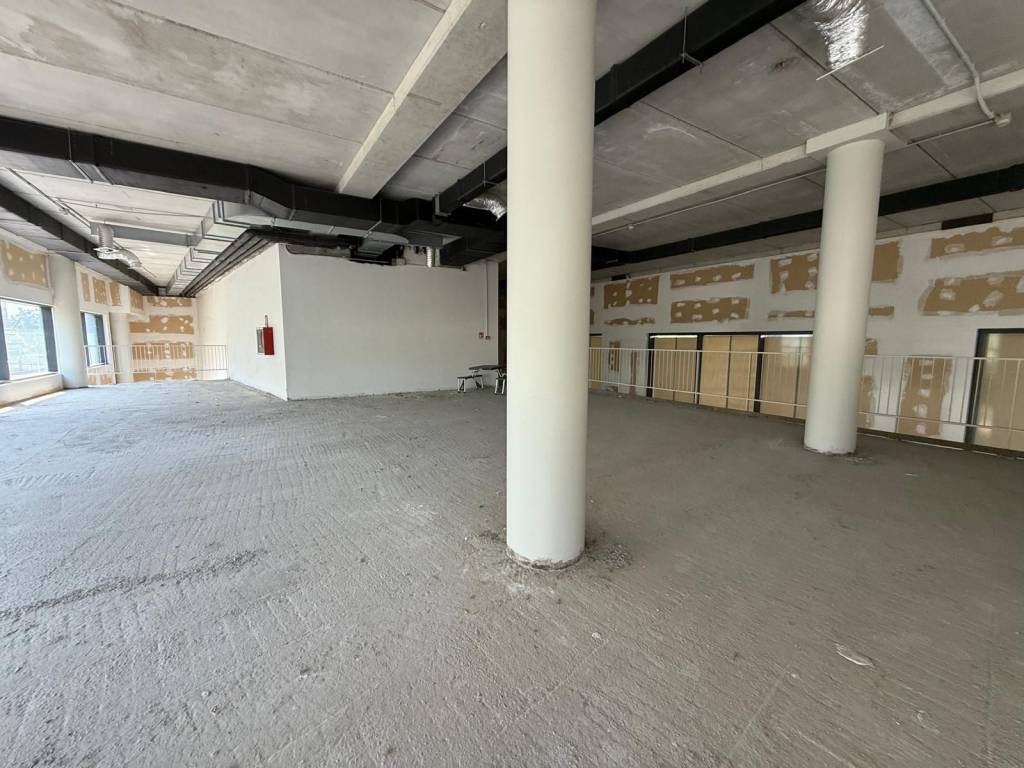 negozio in affitto a Legnano