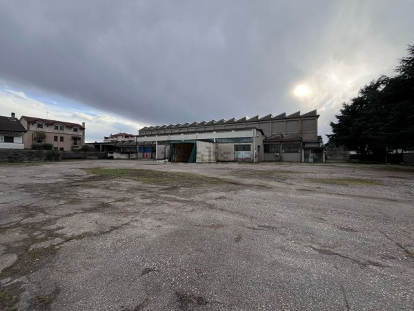 capannone in affitto a Legnano