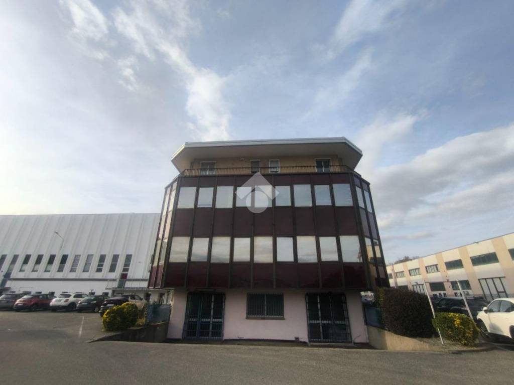 negozio in affitto a Legnano