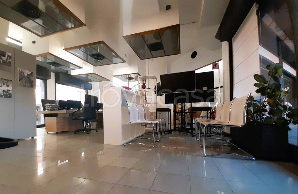 negozio in affitto a Legnano