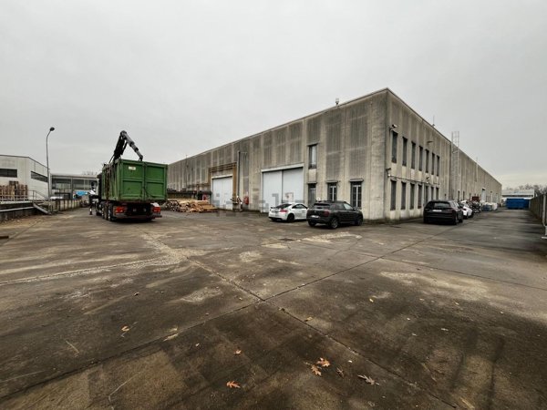 capannone in affitto a Legnano