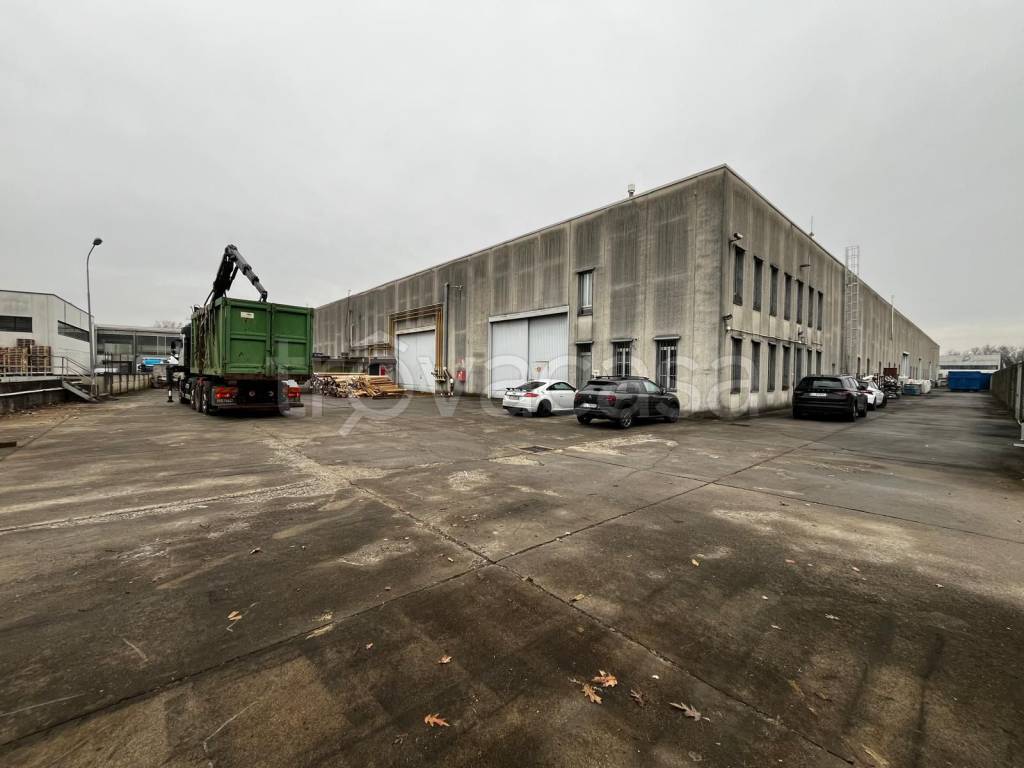 capannone in affitto a Legnano