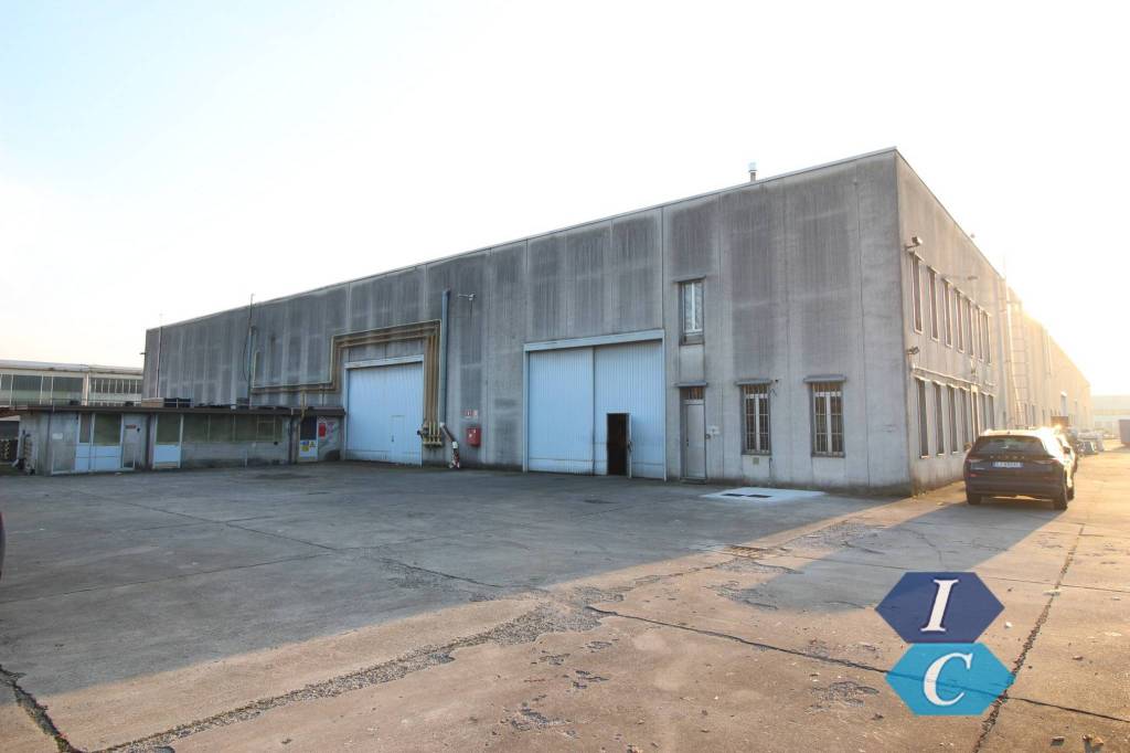 capannone in affitto a Legnano