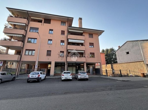 locale commerciale in affitto a Legnano