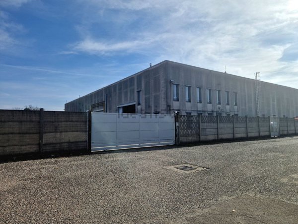 capannone in affitto a Legnano