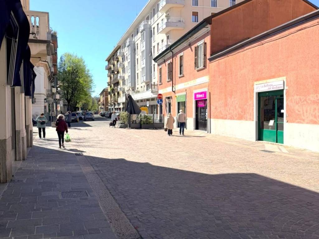 negozio in affitto a Legnano
