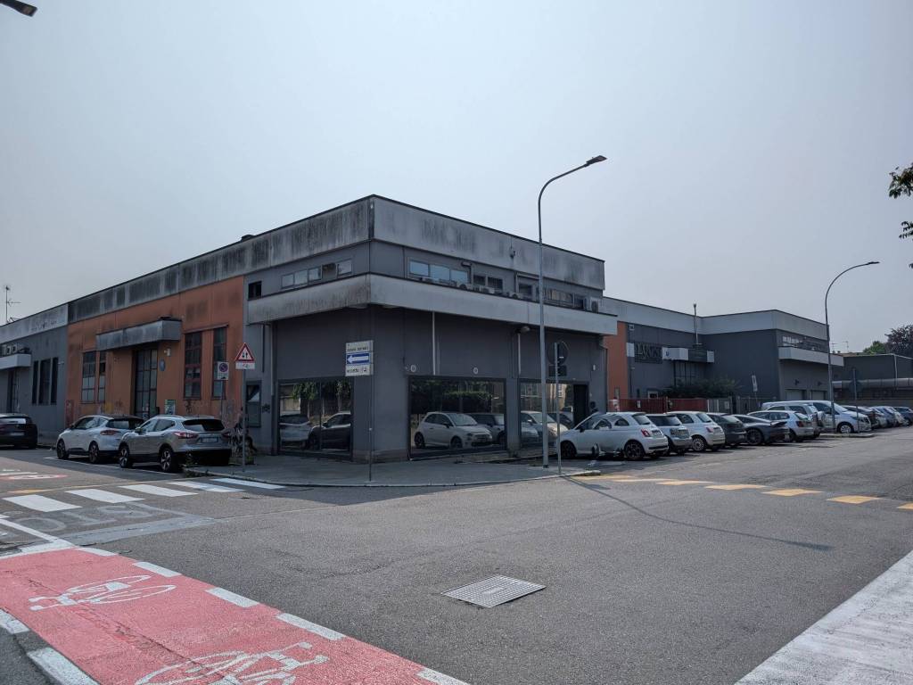 negozio in affitto a Legnano