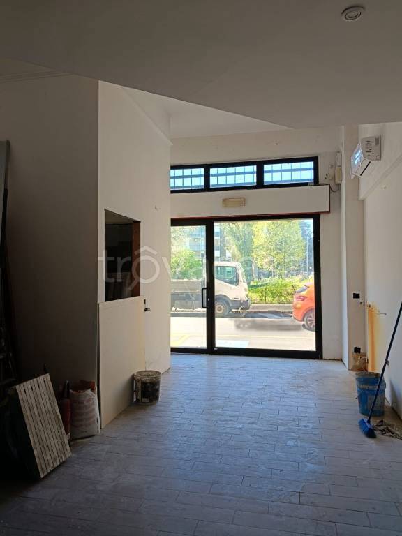 negozio in affitto a Legnano