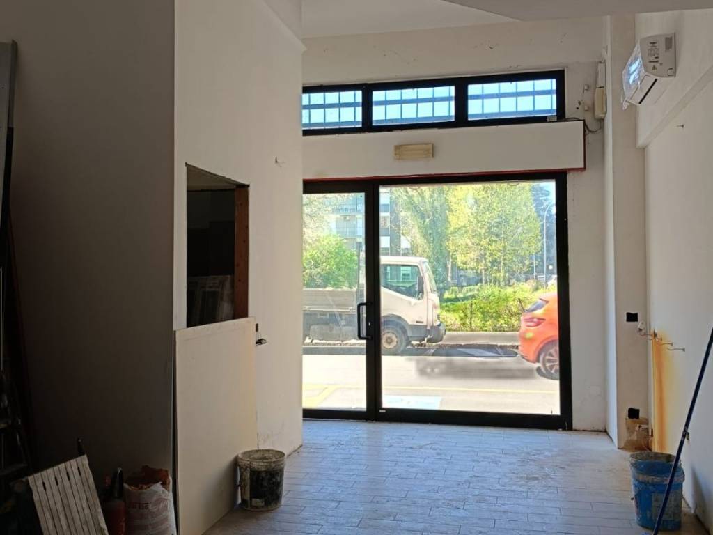 negozio in affitto a Legnano