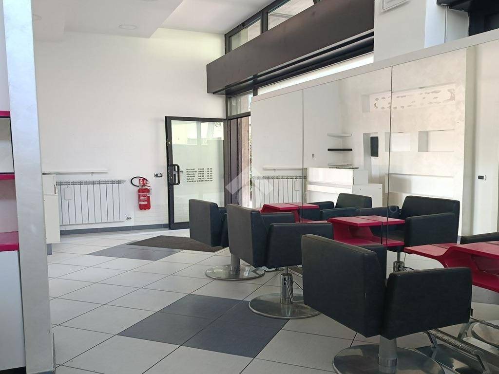 negozio in affitto a Legnano
