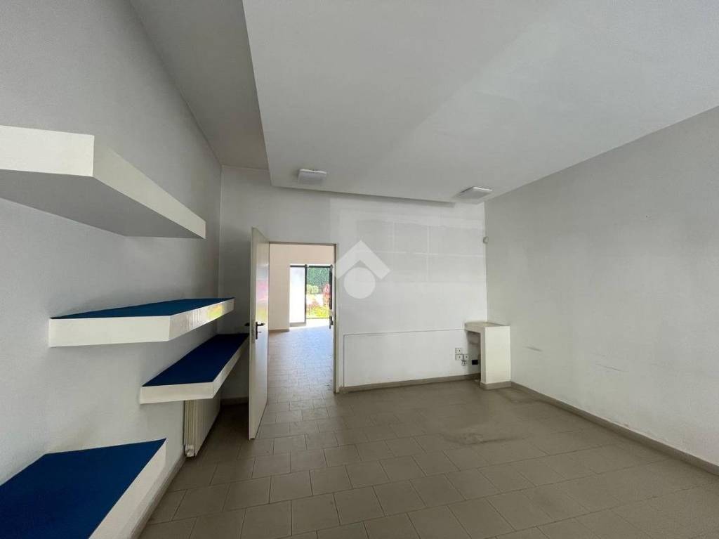 negozio in affitto a Legnano