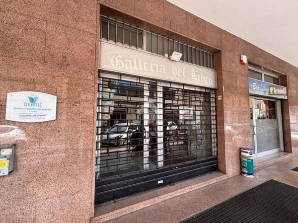 negozio in affitto a Legnano