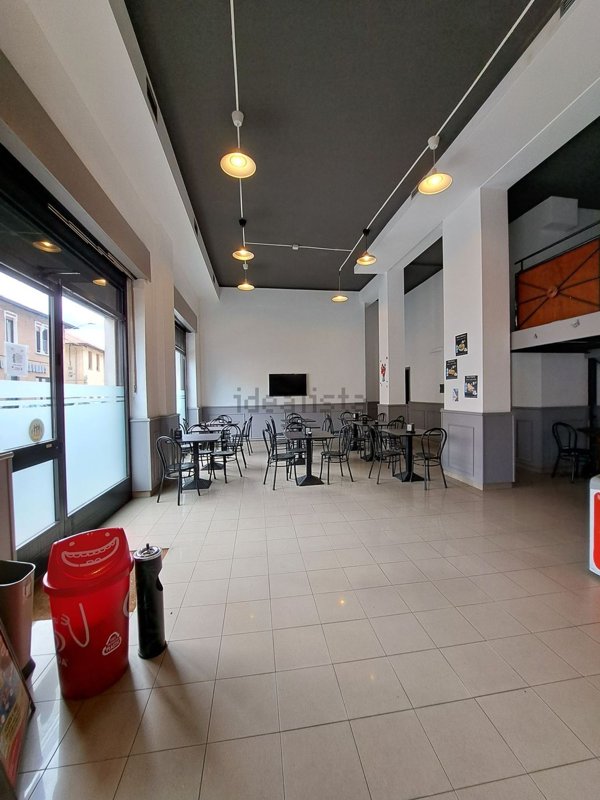 locale commerciale in affitto a Legnano