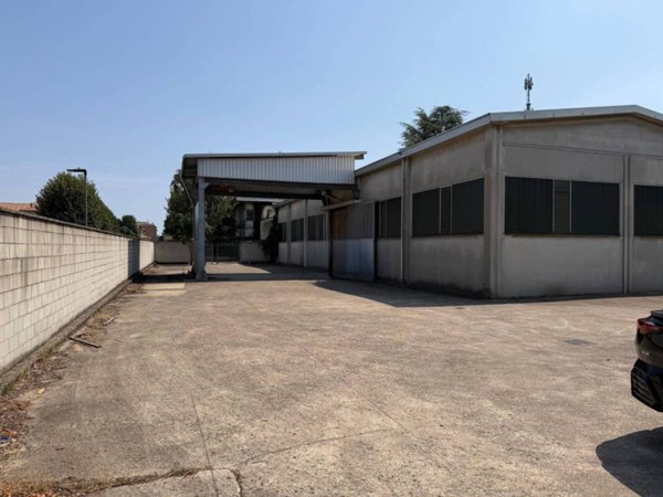 locale commerciale in affitto a Legnano