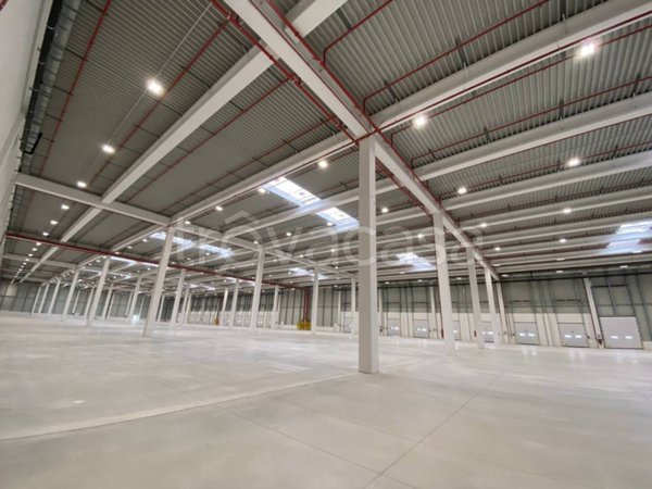 locale commerciale in affitto a Legnano
