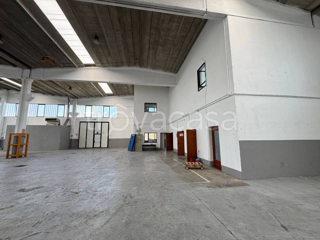 locale commerciale in affitto a Liscate