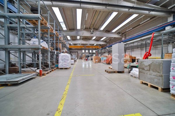 locale commerciale in affitto a Liscate