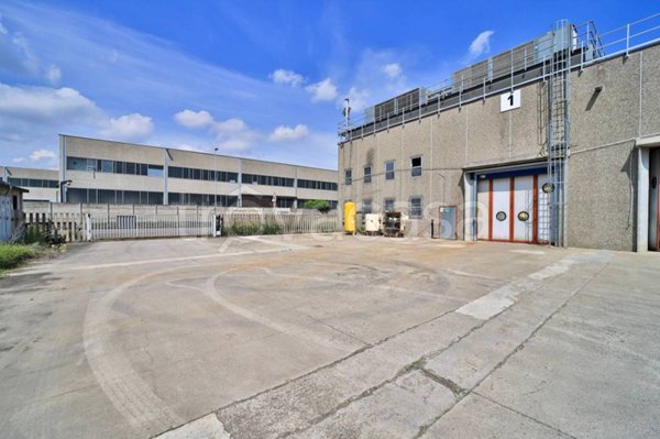 locale commerciale in affitto a Liscate