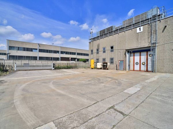 locale commerciale in affitto a Liscate