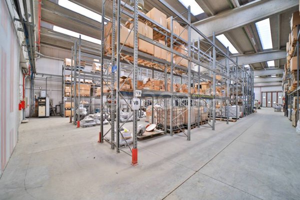 locale commerciale in affitto a Liscate