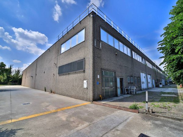locale commerciale in affitto a Liscate