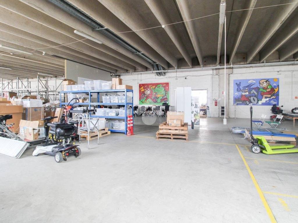 locale commerciale in affitto a Liscate