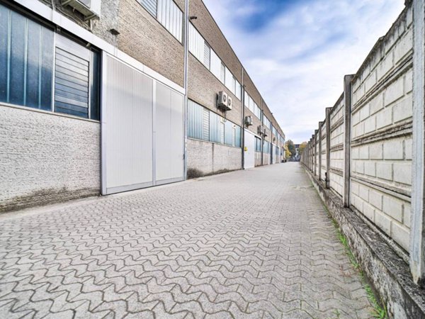 locale commerciale in affitto a Liscate