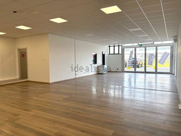 negozio in affitto a Liscate