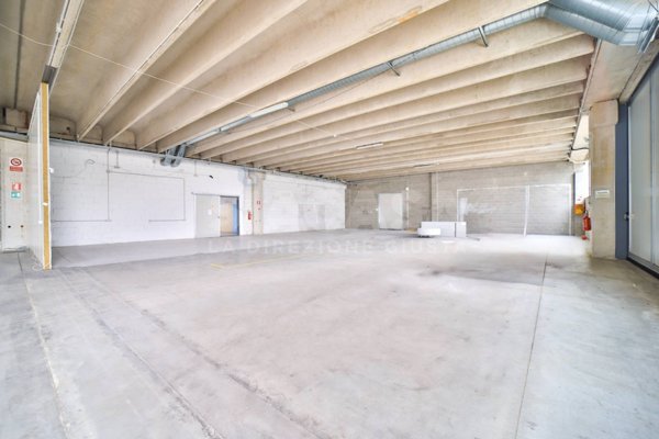 negozio in affitto a Liscate