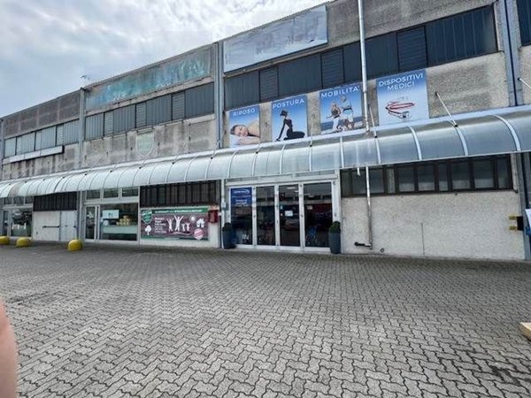 negozio in affitto a Liscate