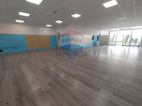 locale commerciale in affitto a Liscate