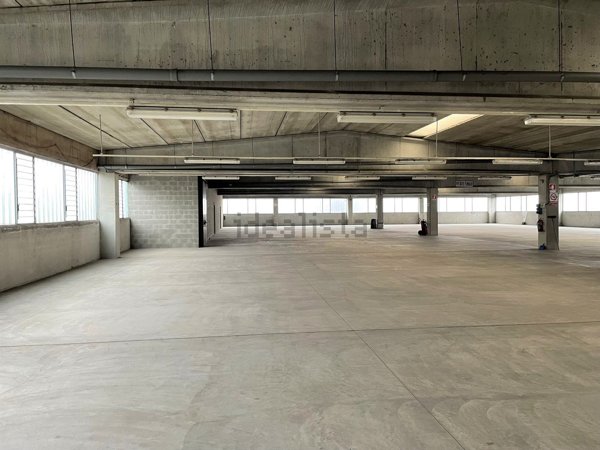 capannone in affitto a Liscate