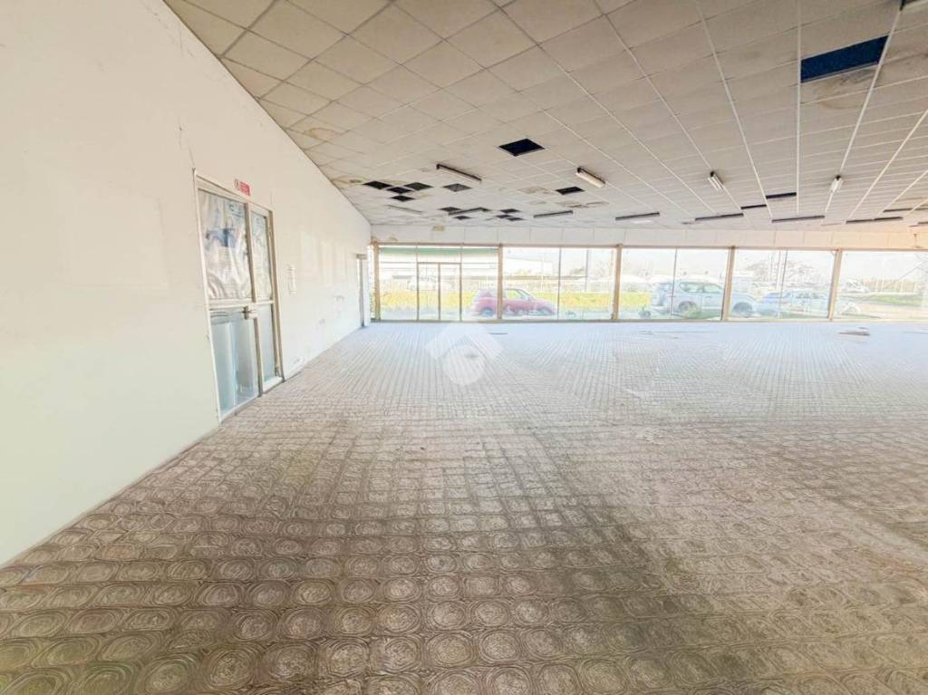 locale commerciale in affitto a Liscate