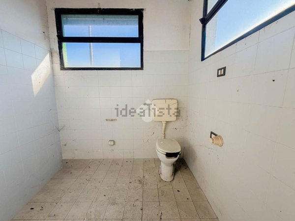 locale commerciale in affitto a Liscate