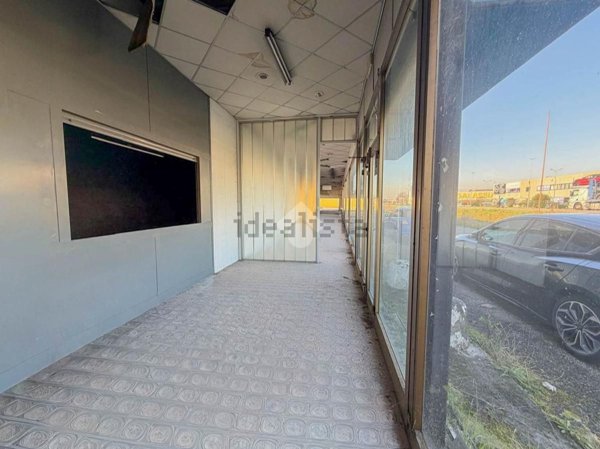 locale commerciale in affitto a Liscate