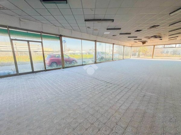 locale commerciale in affitto a Liscate