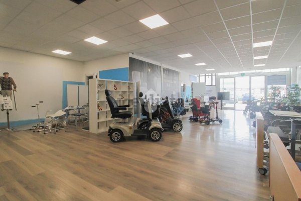 locale commerciale in affitto a Liscate
