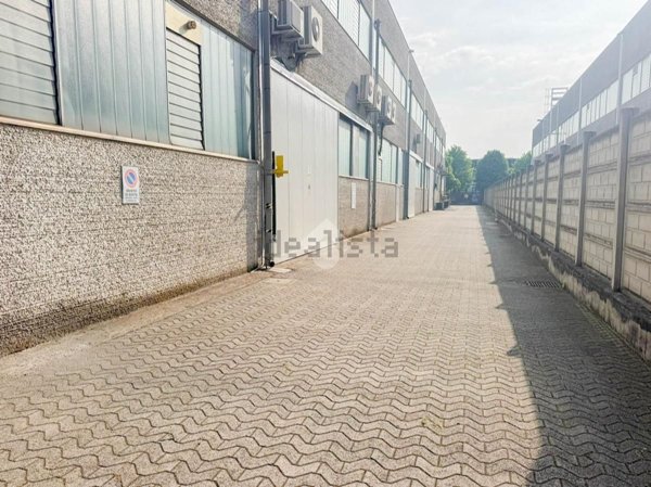 locale commerciale in affitto a Liscate