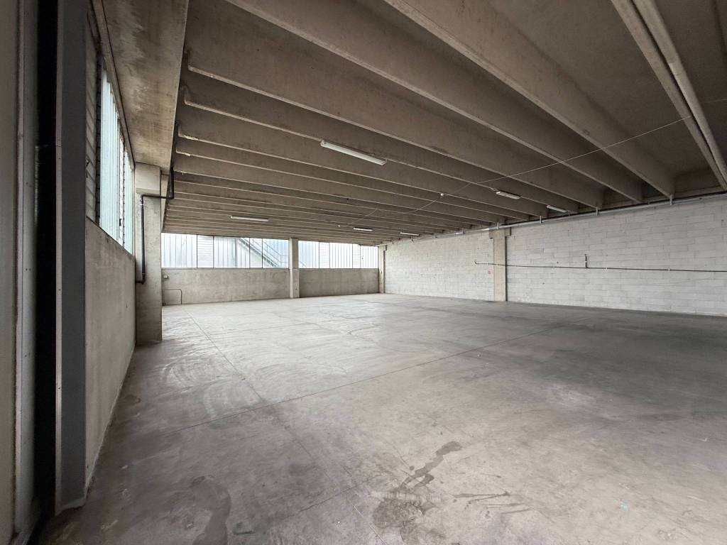 locale commerciale in affitto a Liscate