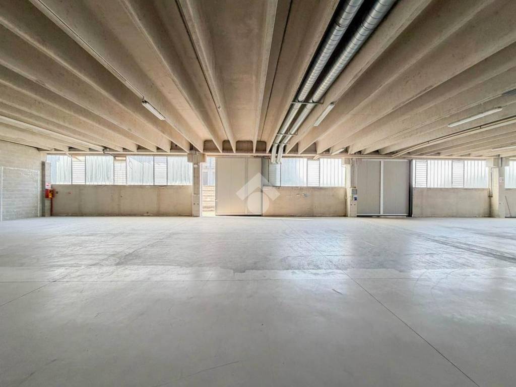 locale commerciale in affitto a Liscate