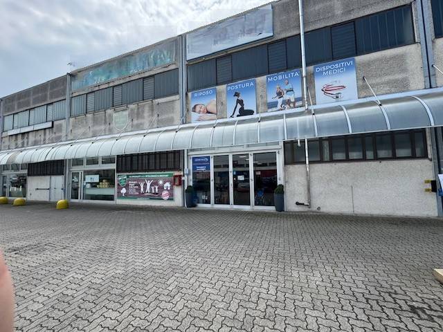locale commerciale in affitto a Liscate