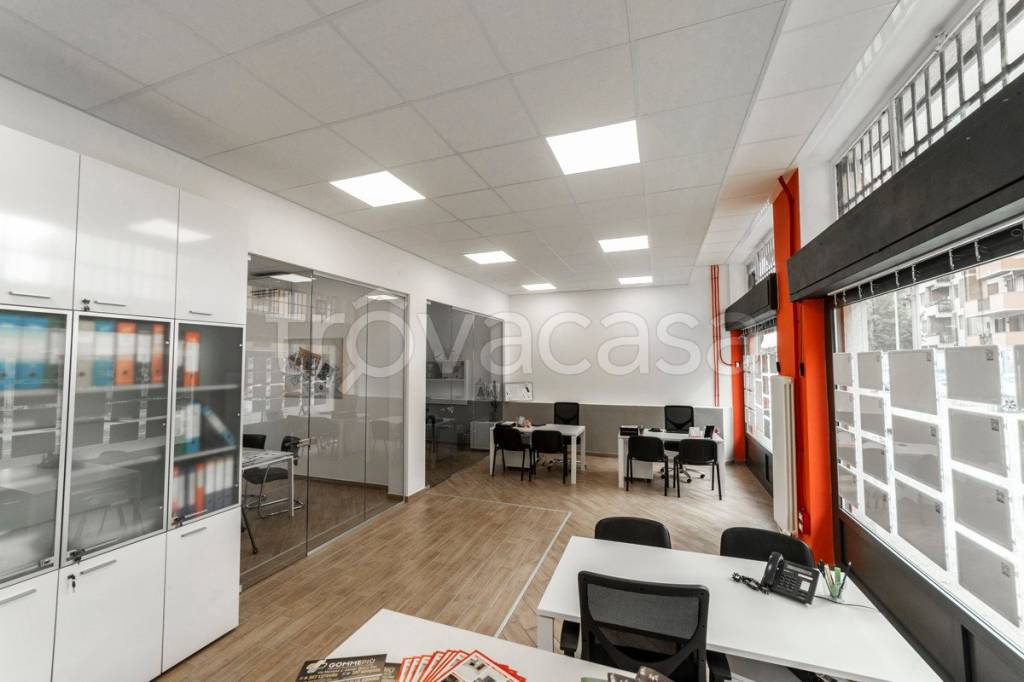 negozio in affitto a Locate di Triulzi