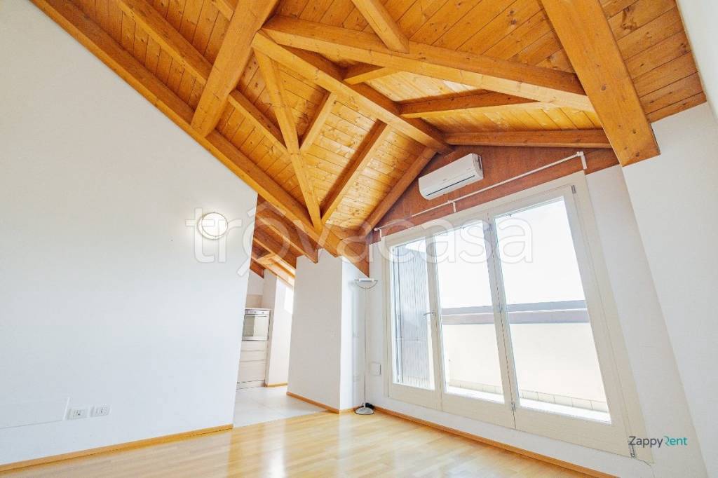 appartamento in affitto a Locate di Triulzi in zona Moro